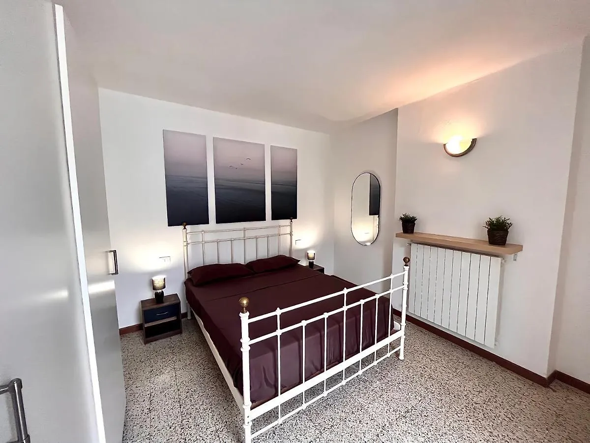 Piazza Vittoria Historic Netflix Penthouse Apartment Brescia