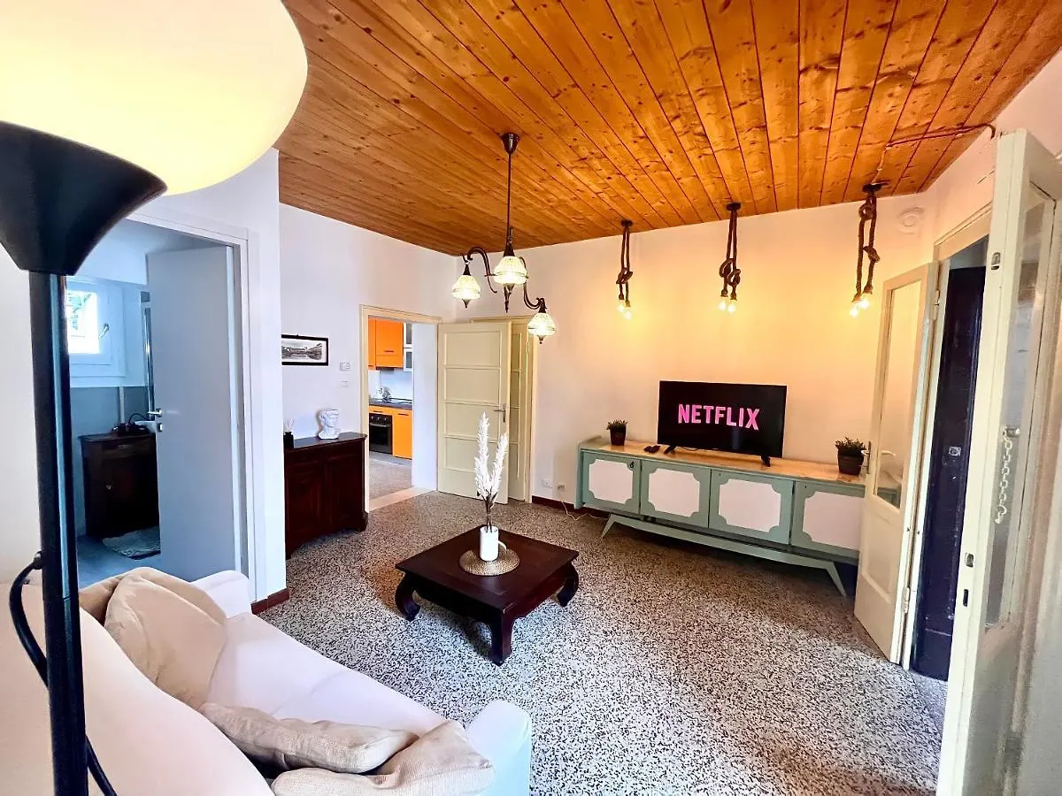 Piazza Vittoria Historic Netflix Penthouse Apartment Brescia