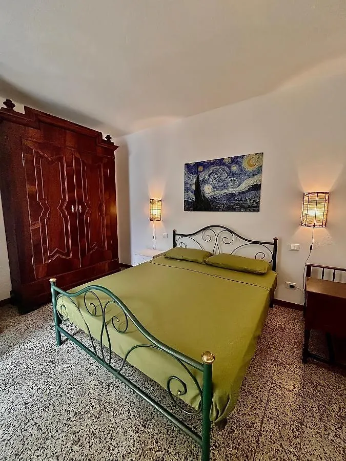 Piazza Vittoria Historic Netflix Penthouse Apartment Brescia
